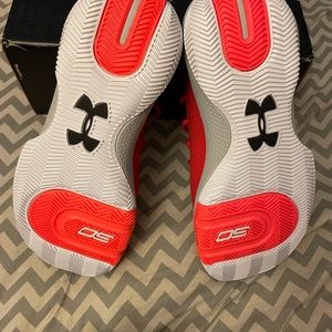 Under Armour SC 3ZERO III, size 8.5